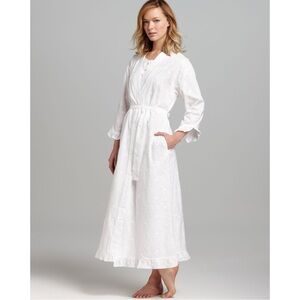 Eileen West White Floral Embroidered Blouse